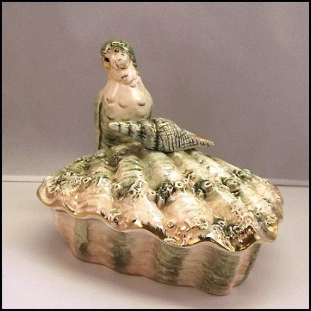 1960s Vintage Jewelry Box Majolica Style Shells w Parakeet